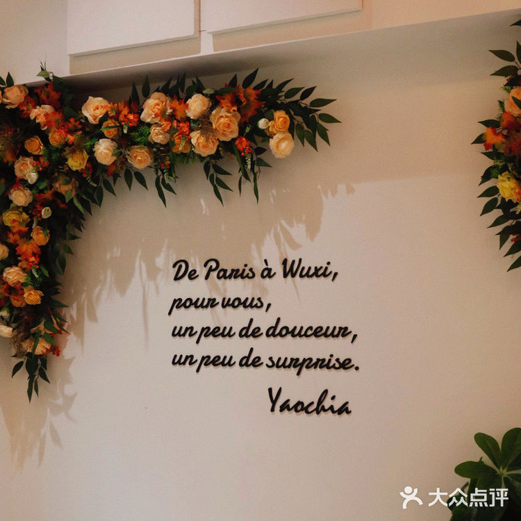 无锡市中心马路边的甜品店，很有feel