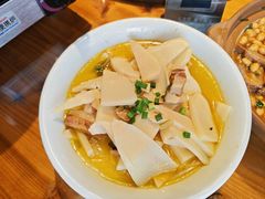 -头上红煨盐鸡乡村食府