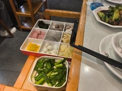 -鲁员外地锅鸡地锅鱼(古墩路店)
