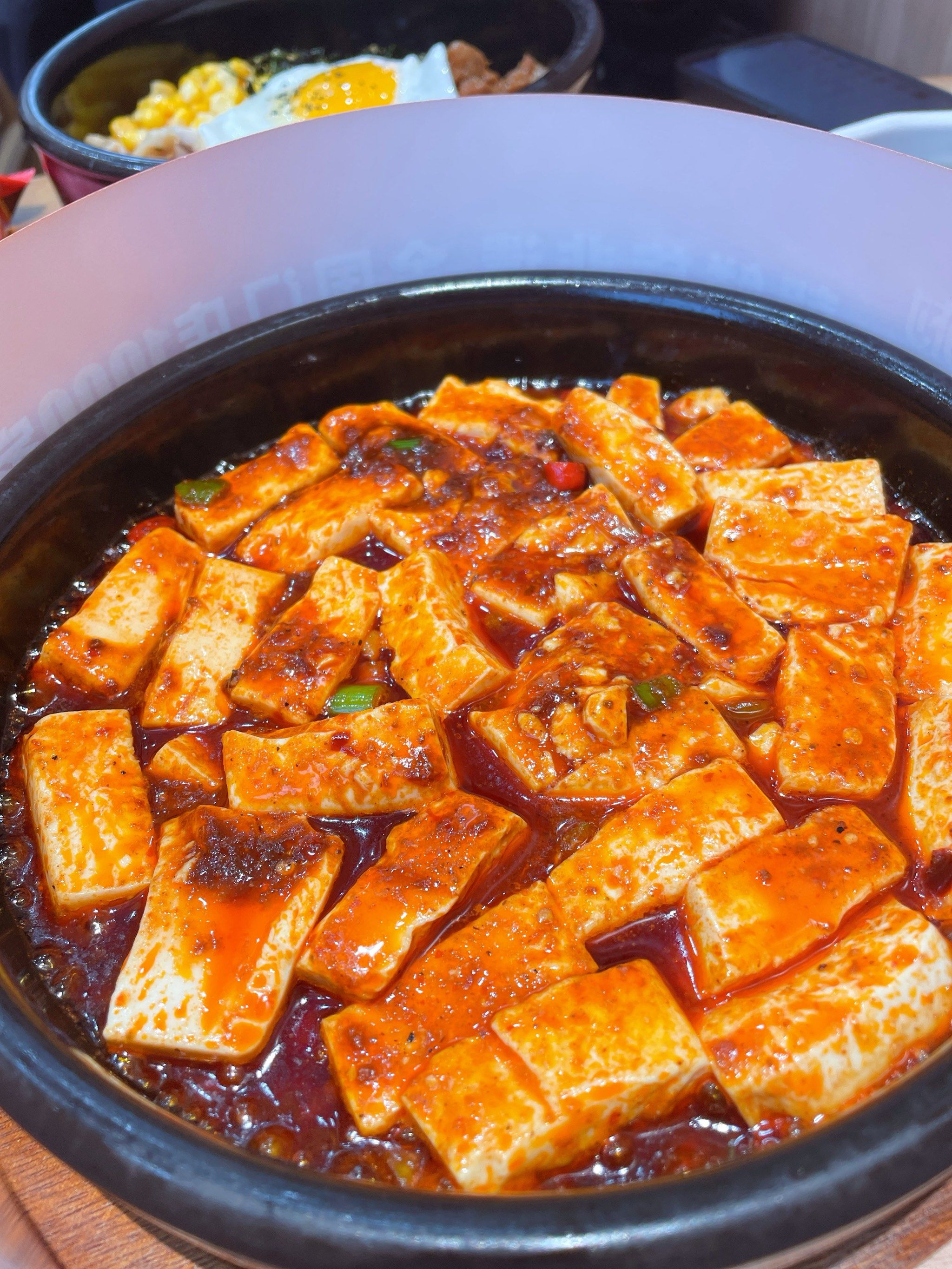 最爱的一家石锅拌饭
味道家常但怎么都吃不腻
服务挺不错的
