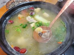 -果松木炭酸菜铜火锅·外婆参鸡汤