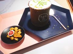 饼干杯奶盖茶-茶是一枝花泡茶店