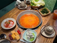 -野山舂·贵州现舂酸汤火锅(鸿通城店)