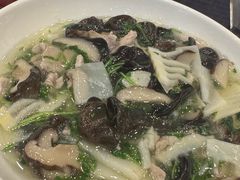 烩蘑菇木耳羹-侬佳蒸菜馆(听潮店)