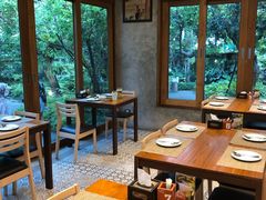 -Chom Cafe and Restaurant