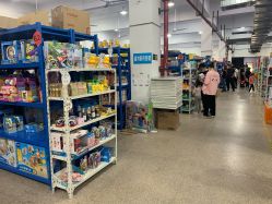 -逝水玩具折扣店