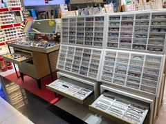 -美式眼镜·授权蔡司.依视路.尼康.豪雅.明月(人民广场店)