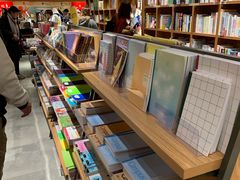 -百新书局(尚悦湾店)