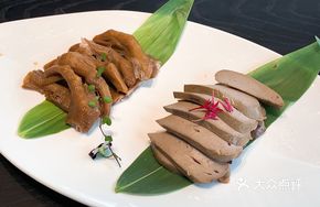 Red Palm Duck Blood Goose Liver Delicacy