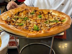 辛香鸡肉比萨配辣椒-WOLFGANG PUCK KITCHEN & BAR(迪士尼小镇店)