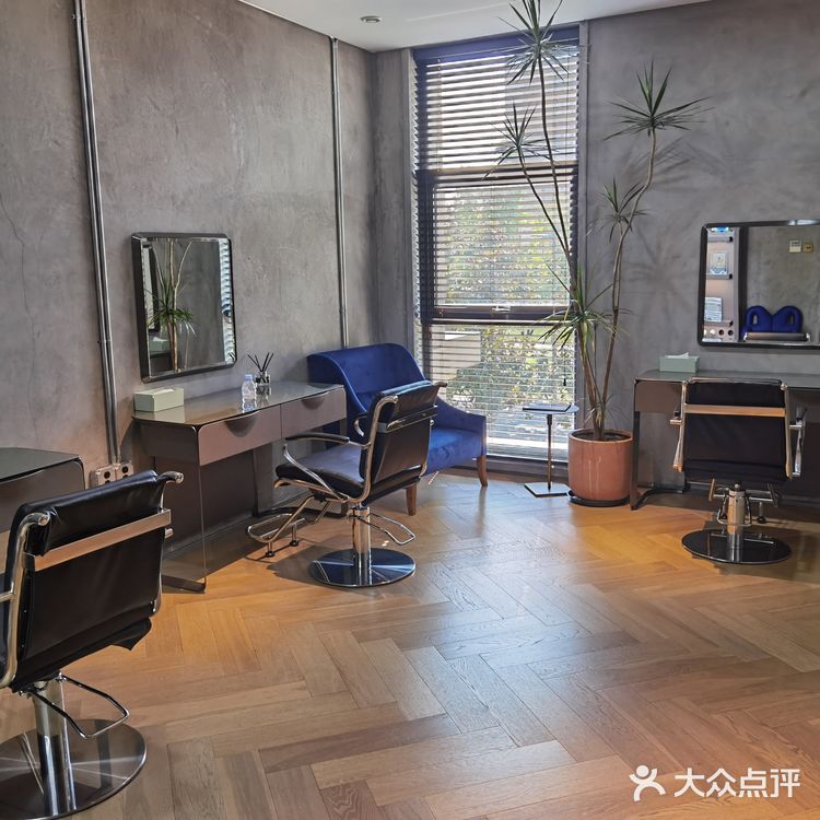 超棒理发店就在这里！