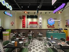 大堂-何妹湿辣牛肉·粤式烧烤砂煲(桂雅路店)