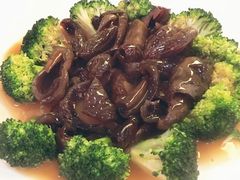 翡翠鲍汁扣海参-咸亨酒店•非遗绍兴菜•中华老字号(堂吃餐厅)