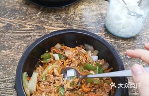 Green Pepper and Pork Stir-Fry Stone Pot Rice
