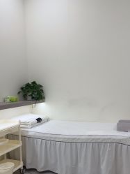 -苗方清颜专业祛痘·皮肤管理