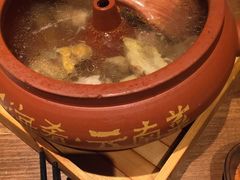 -云海肴·汽锅鸡·云南菜(天山百盛优客店)