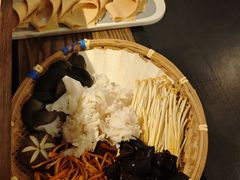 -尚尚仙·酸汤猪手·猪肚鸡火锅(华联万柳购物中心店)