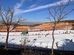 -采薇庄园四季滑雪场
