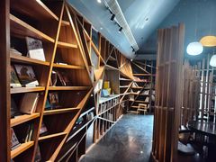 -钟书阁(松江泰晤士小镇店)