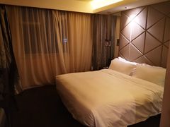 -桔子酒店(上海西藏北路地铁站店)