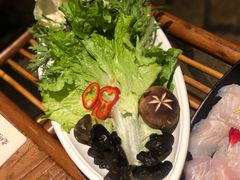 -老牌坊云南鱼豆花火锅(爱建店)
