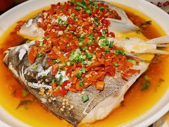 现焖老坛剁椒鱼头-味上湘菜馆(岳麓山店)