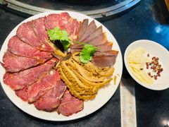 -周老三跷脚牛肉·全牛火锅(非遗传承店)