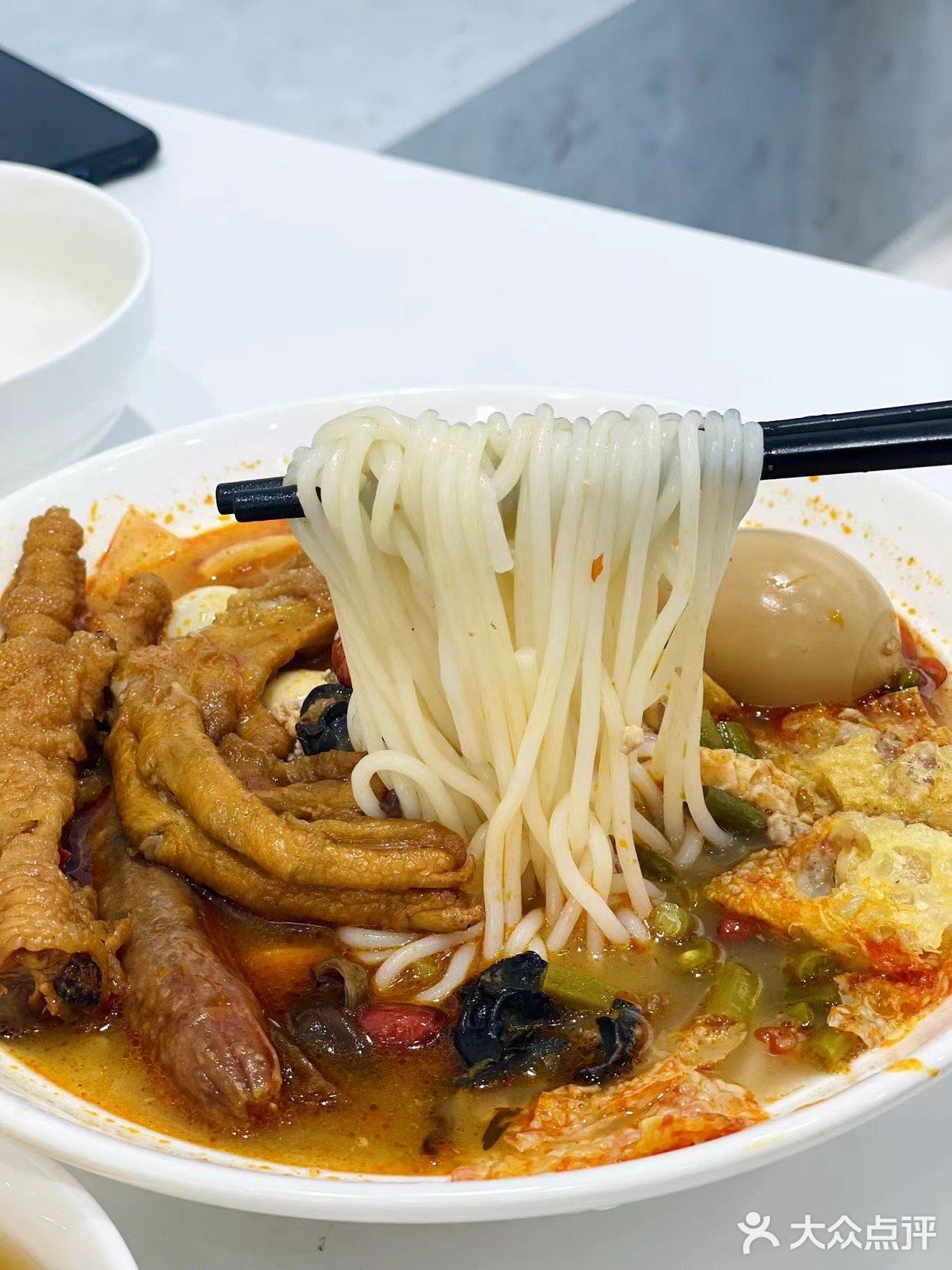 深圳新店 | 在咖啡馆吃螺蛳粉