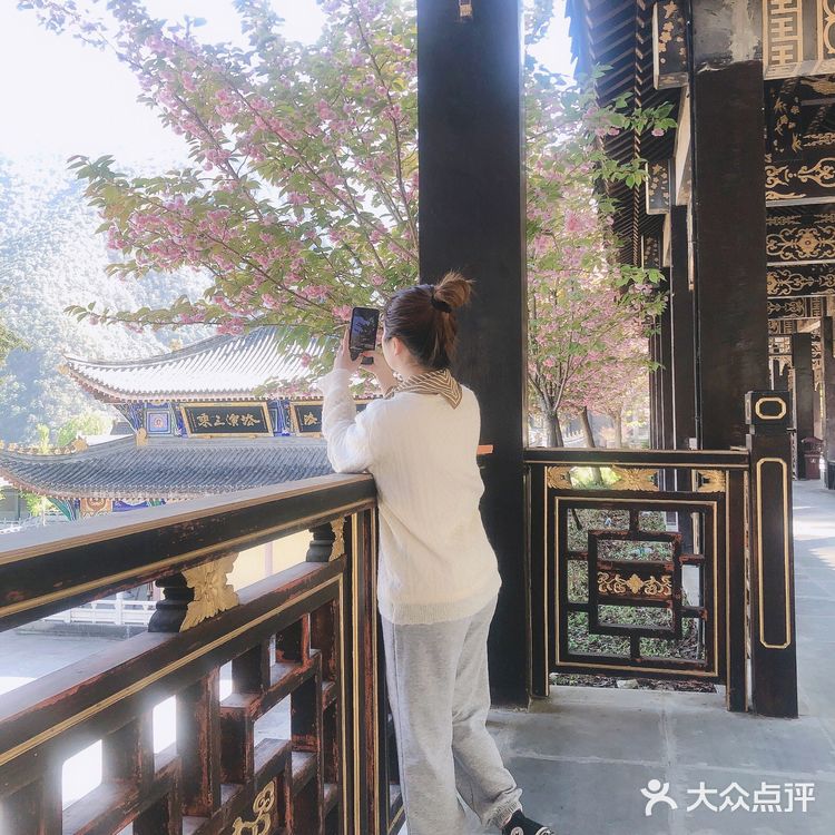 灵山寺 一座藏在深山里的寺庙