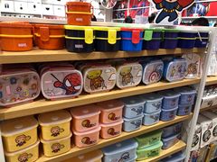 -名创优品(北京新中关购物中心地铁层店)