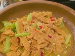 -阿瓦山寨·湘菜现炒·剁椒鱼头王(咸阳总店)