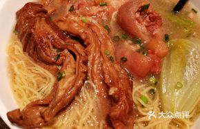 Braised Pork Knuckle and Large Intestine Noodles