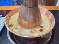 -果松木炭酸菜铜火锅·外婆参鸡汤