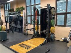 -岩顶健身(玄武店)