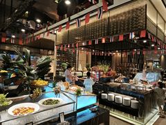 -广州万富希尔顿酒店·感趣自助餐厅·金秋蟹宴生蚝海鲜刺身烧烤