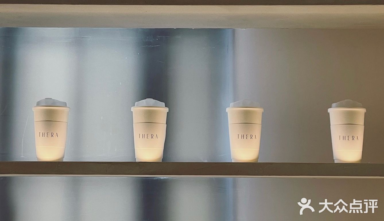 與光影相生，與時間相隨，安於一隅，在靜謐中追尋詩意。