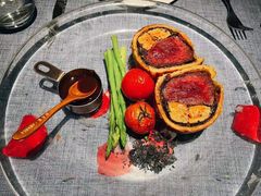 惠灵顿牛排-弦月窗LUNETTE BY AMANDA(复兴路店)