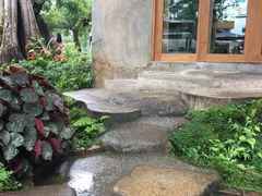 -Chom Cafe and Restaurant