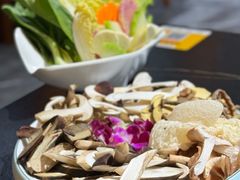 -野菌皇海景野生菌火锅(滨海大道店)