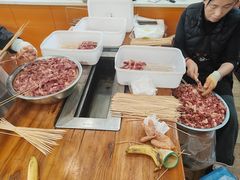 -哈尔滨小酒馆·鲜肉现穿自助烧烤(康新花园店)