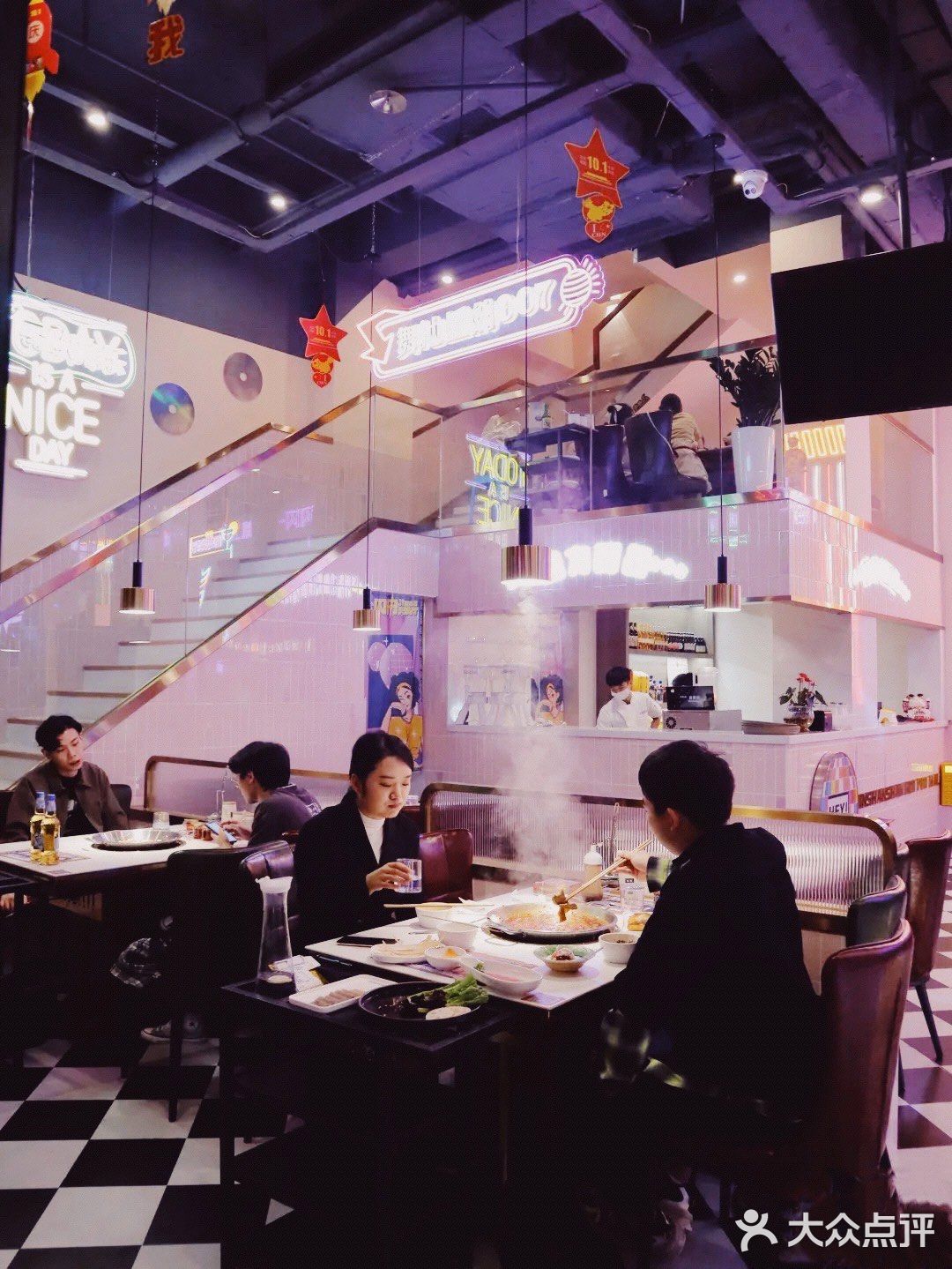 成都探店｜💓一家装修成歌舞厅的火锅店