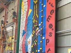 -天空之城蹦床攀岩运动馆·团建拓展·亲子游乐·生日派对(合肥店)