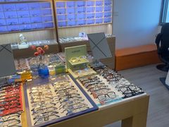 -天空之镜眼镜店蔡司依视路配镜授权零售店(望京颐堤港店)