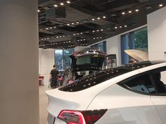 -TESLA 特斯拉(上海太古汇体验店)