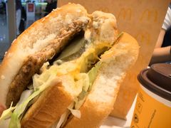 -麦当劳(上海虹桥站30B检票口楼上)