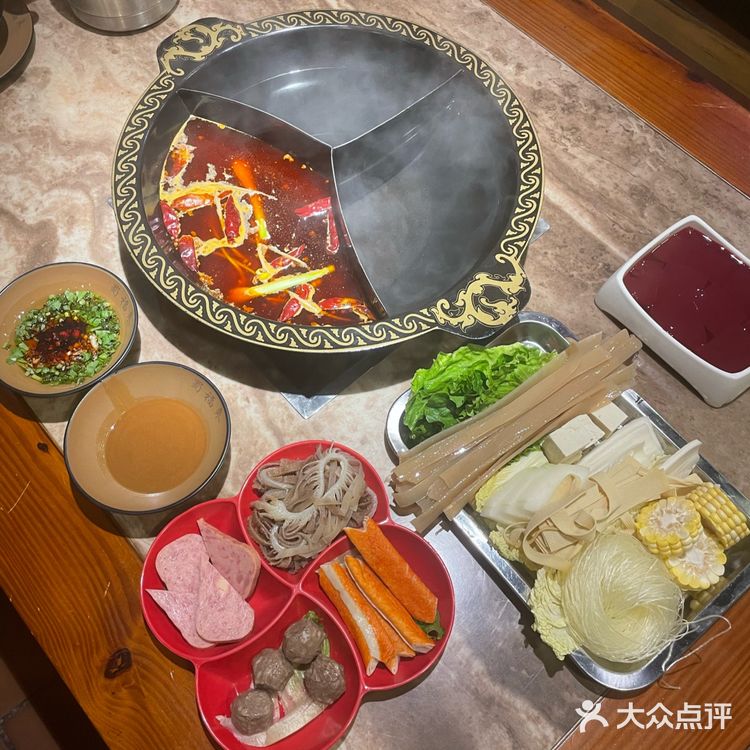 今天在广州把重庆火锅吃撑了，超满足