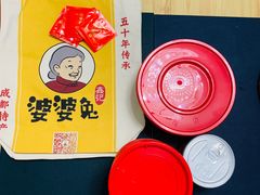 袋子-鑫记婆婆兔·成都特产·兔头手撕兔(太古里店)