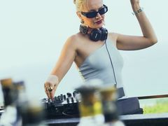 -瑰丽酒店·海吧·天际下午茶·现场DJ·天台酒吧