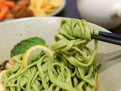 招牌酸汤鱼抹茶面配酸红汤-théATRE茶聚场·餐厅(环球金融中心店)