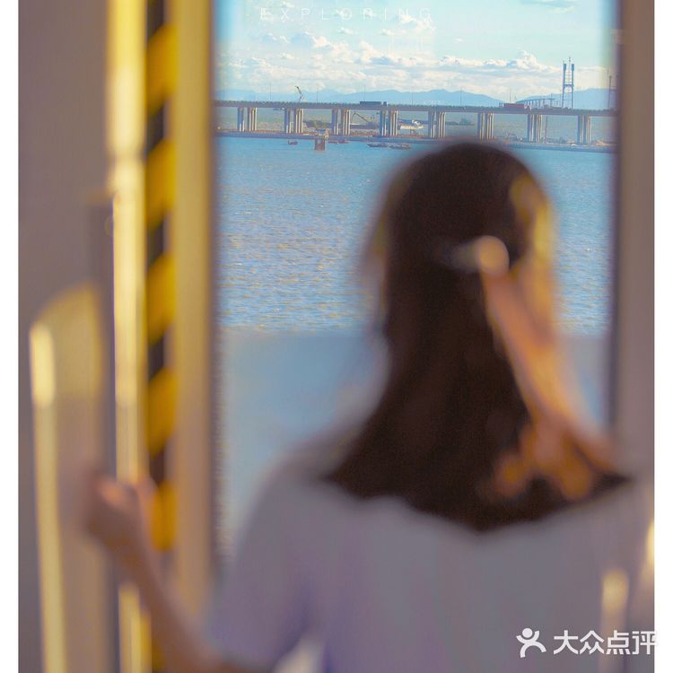 穿深圳校服坐最美地铁线🌊是喜出望外的大海